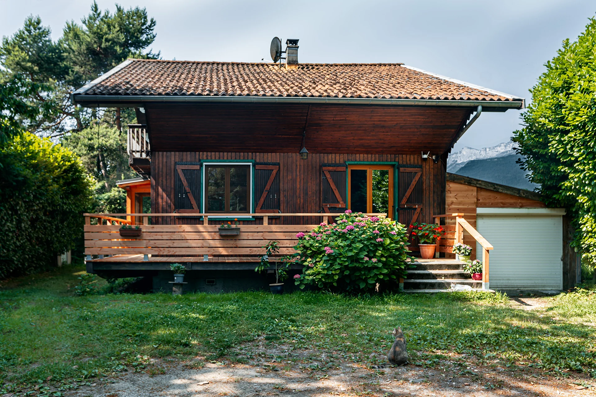 Chalet en bois, extérieur et jardin