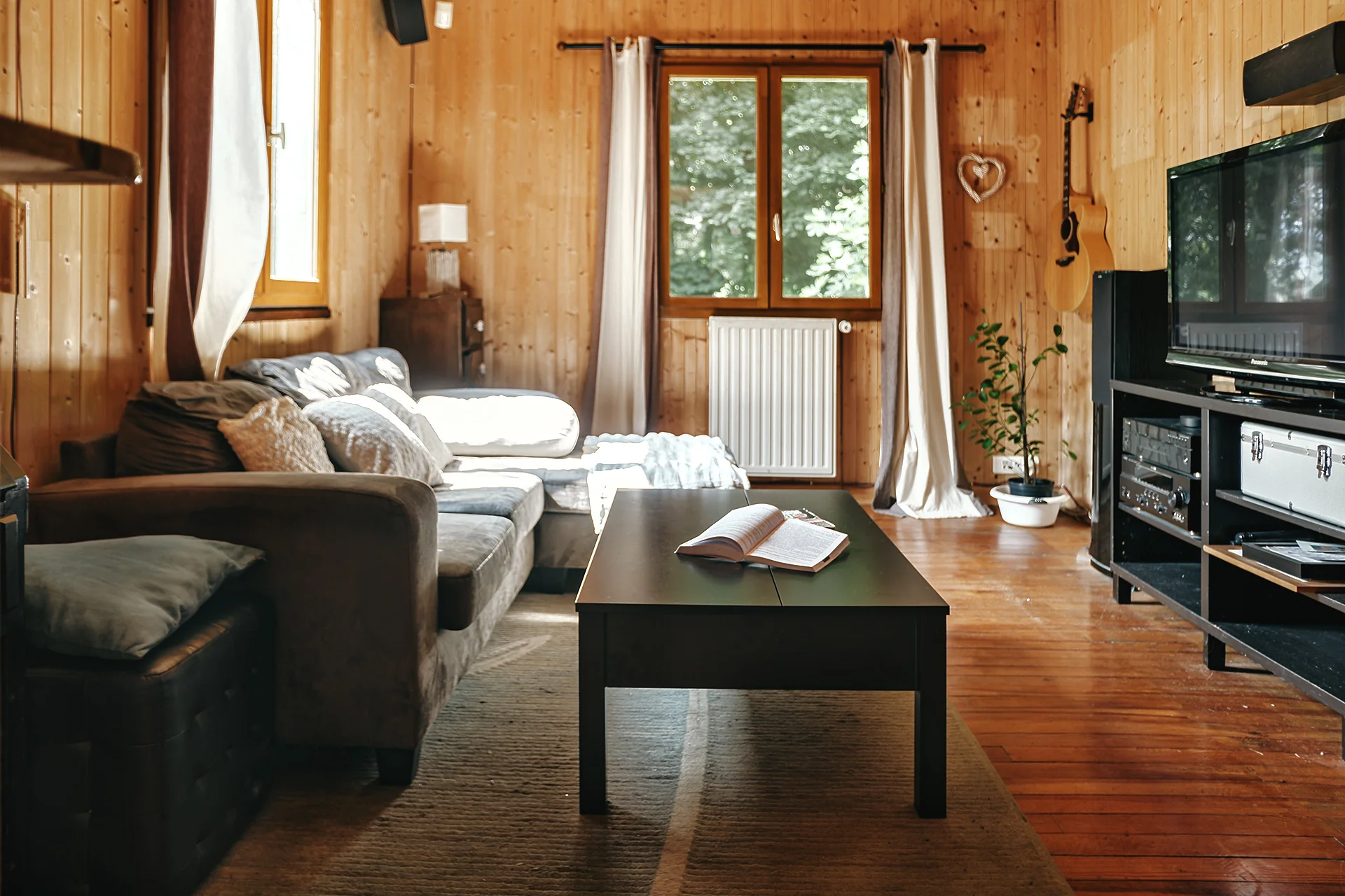 Salon chalet, boiseries