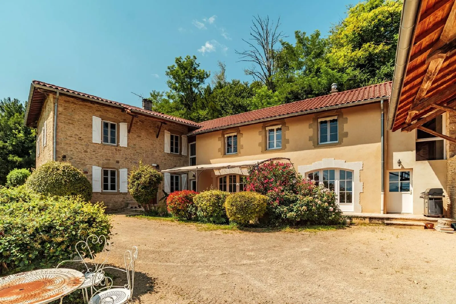 Maison de caractère photographiée par Cédric Servan en Isère