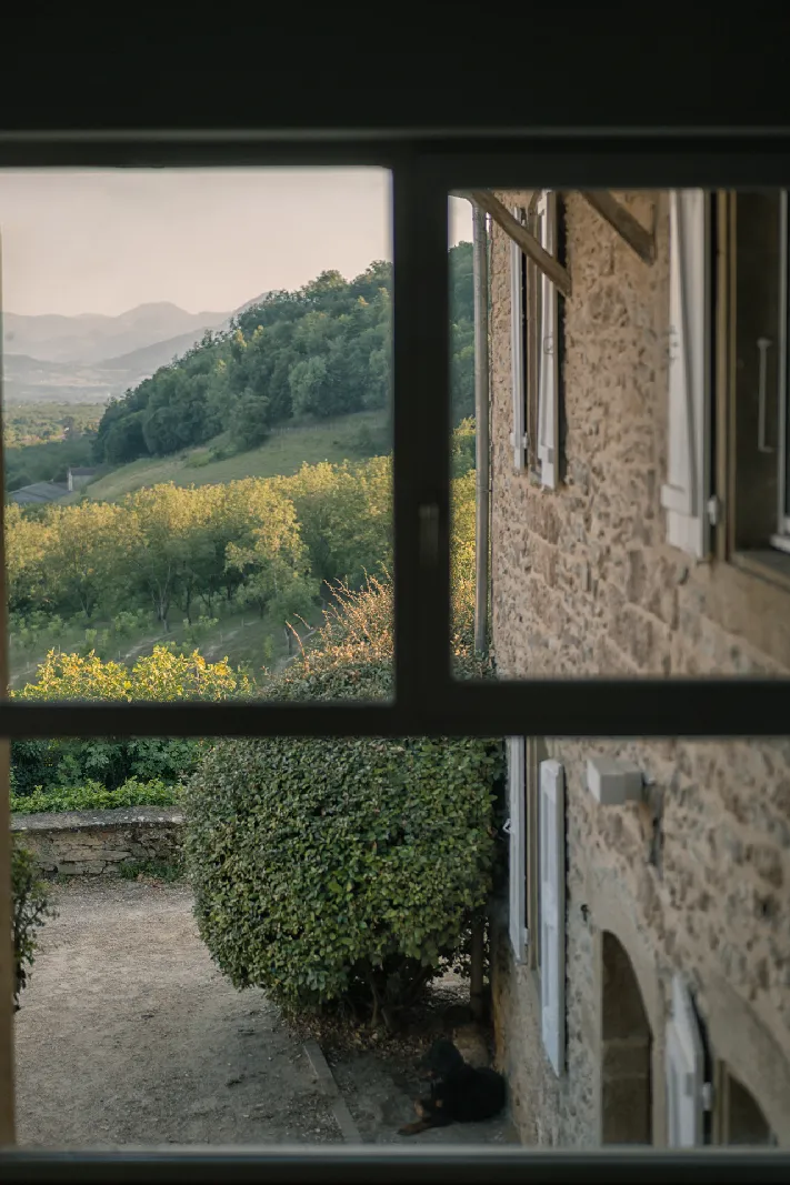 Vue depuis le palier sur la cour intérieure