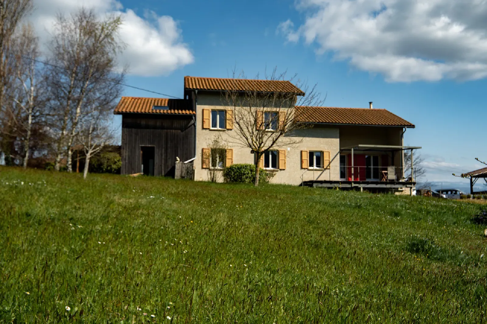 Maison en pierre, extérieur et jardin